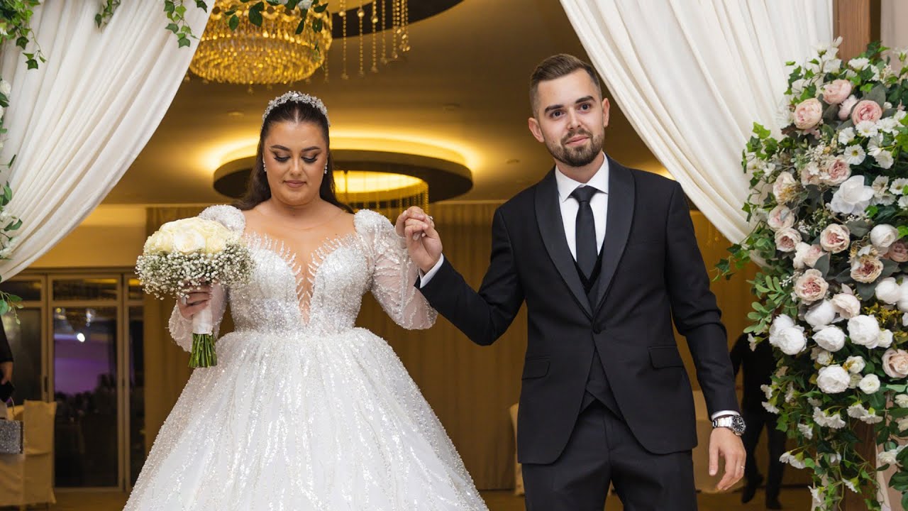 HYRJA E CIFTIT NE RESTORANT. DASMA SHQIPTARE 2024