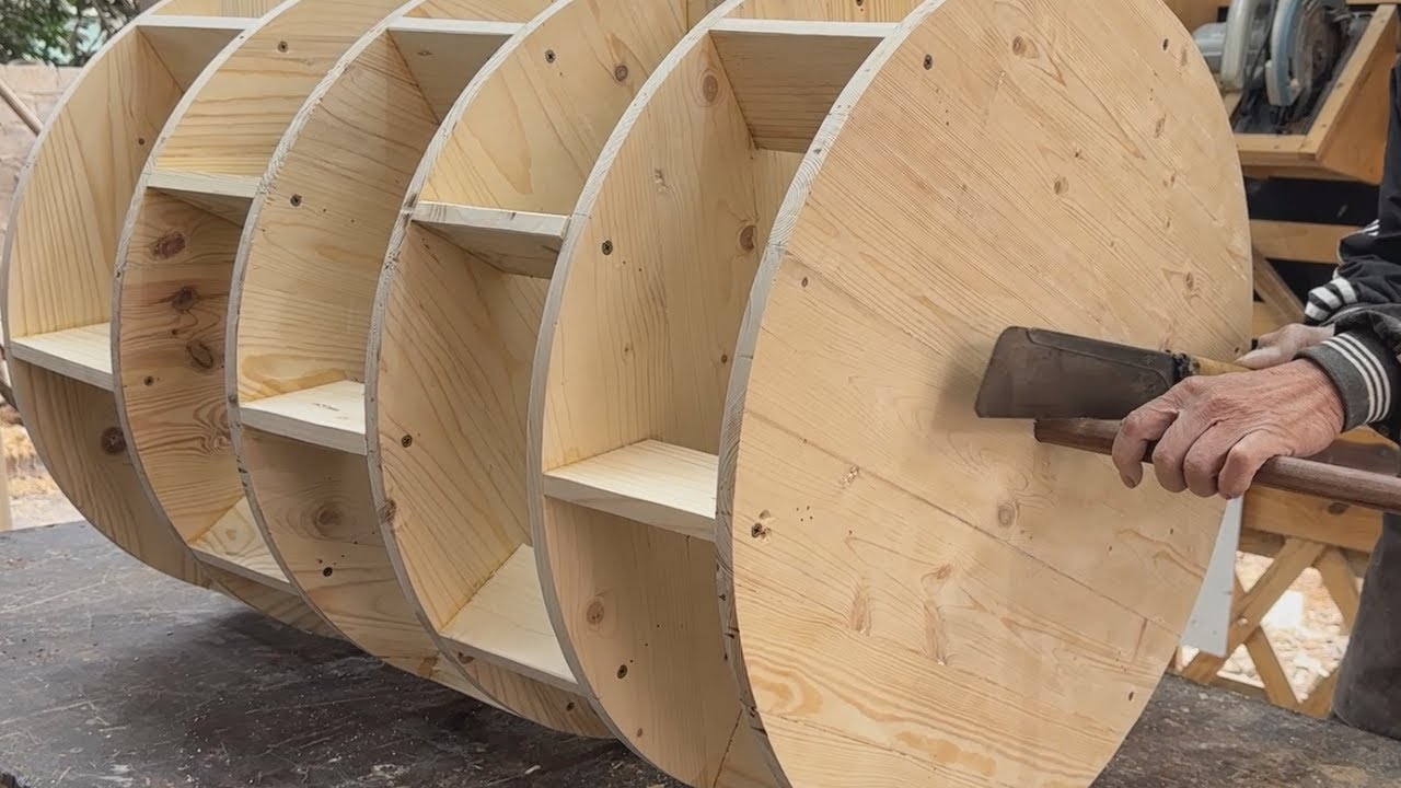 DIY Shoe Cabinet That Can Hold Countless Shoes From Pallet Wood // Creative Challenge At Home
