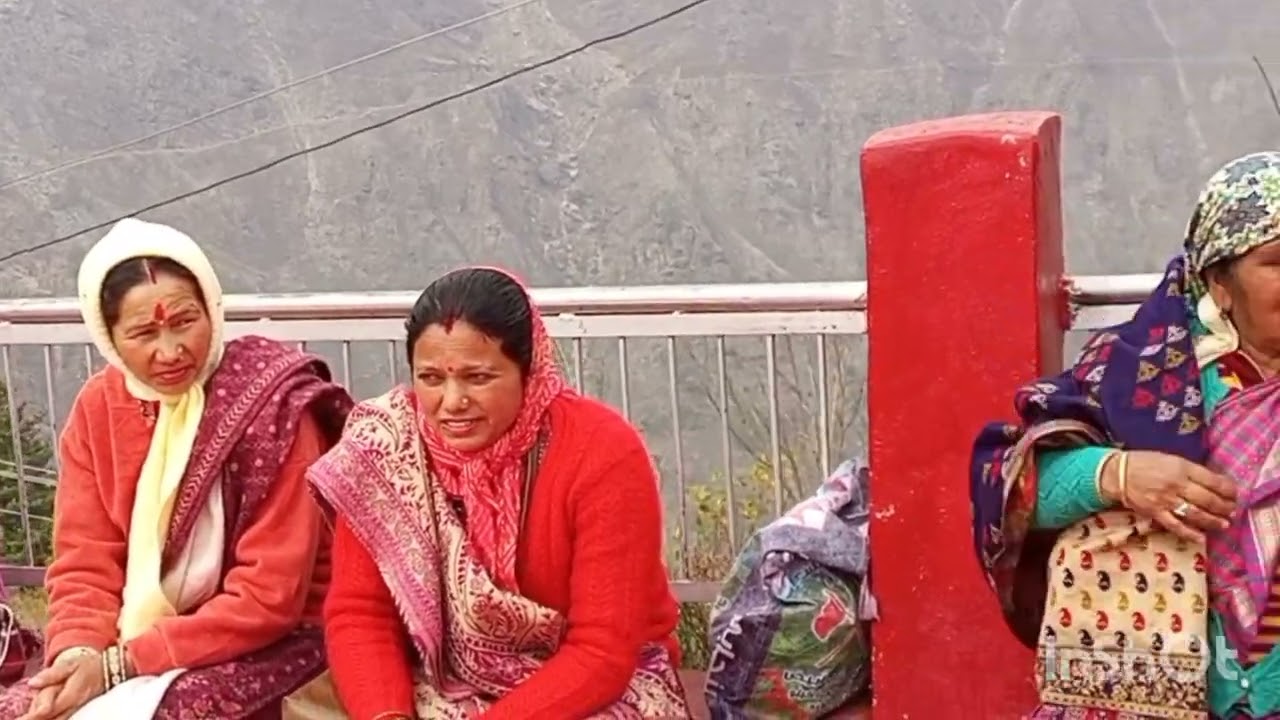 Aaj Ham apni didi ki Puja mein Gaye   Pani gaon  Jo Mera mayka padta hai. Jay maa rajrajeshwari 