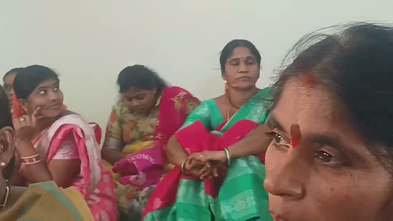 లలితక్క గృహప్రవేశంలో సత్యనారాయణ  స్వామిఅభిషేకం#ఆడపడుచు ఇందిరా కు ఒడి బియ్యం#