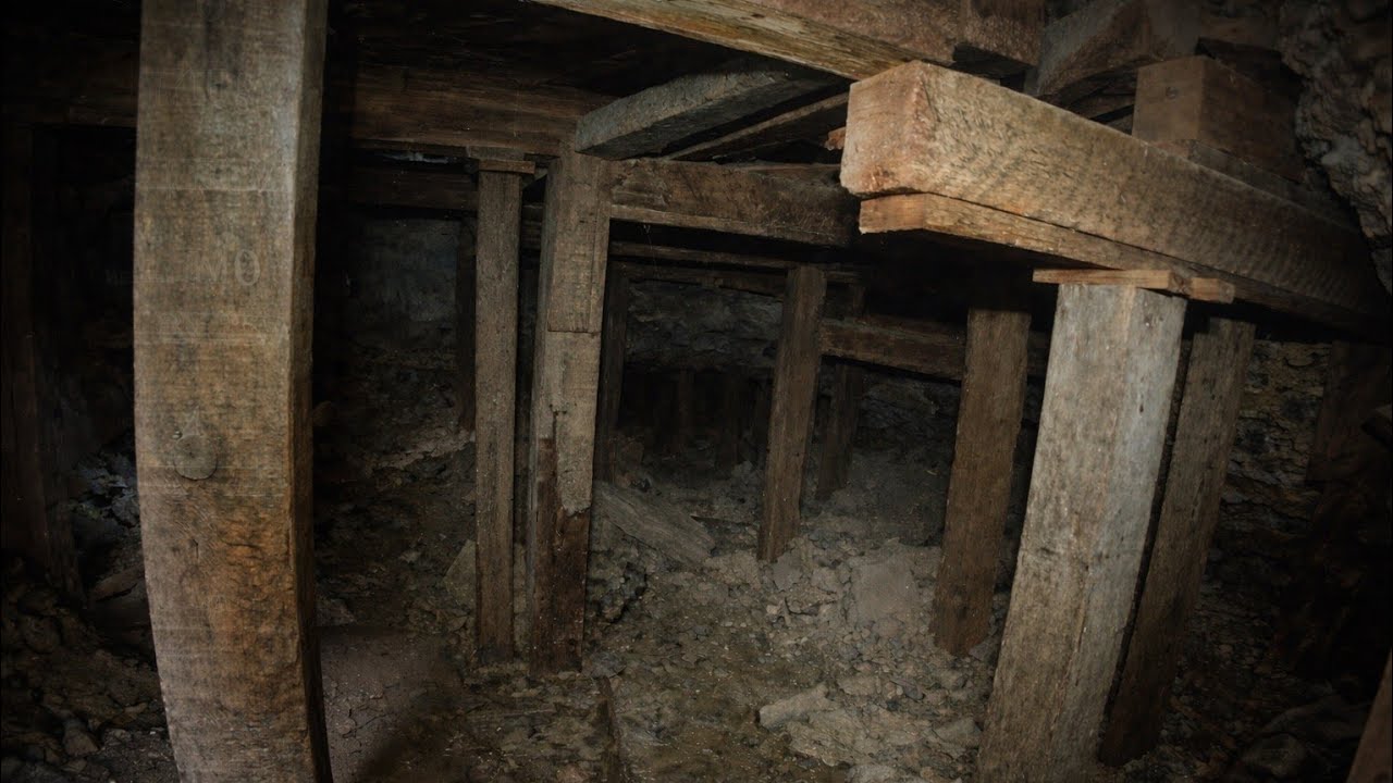 Exploring An Abandoned 1940's Era Copper/Gold Mine! 