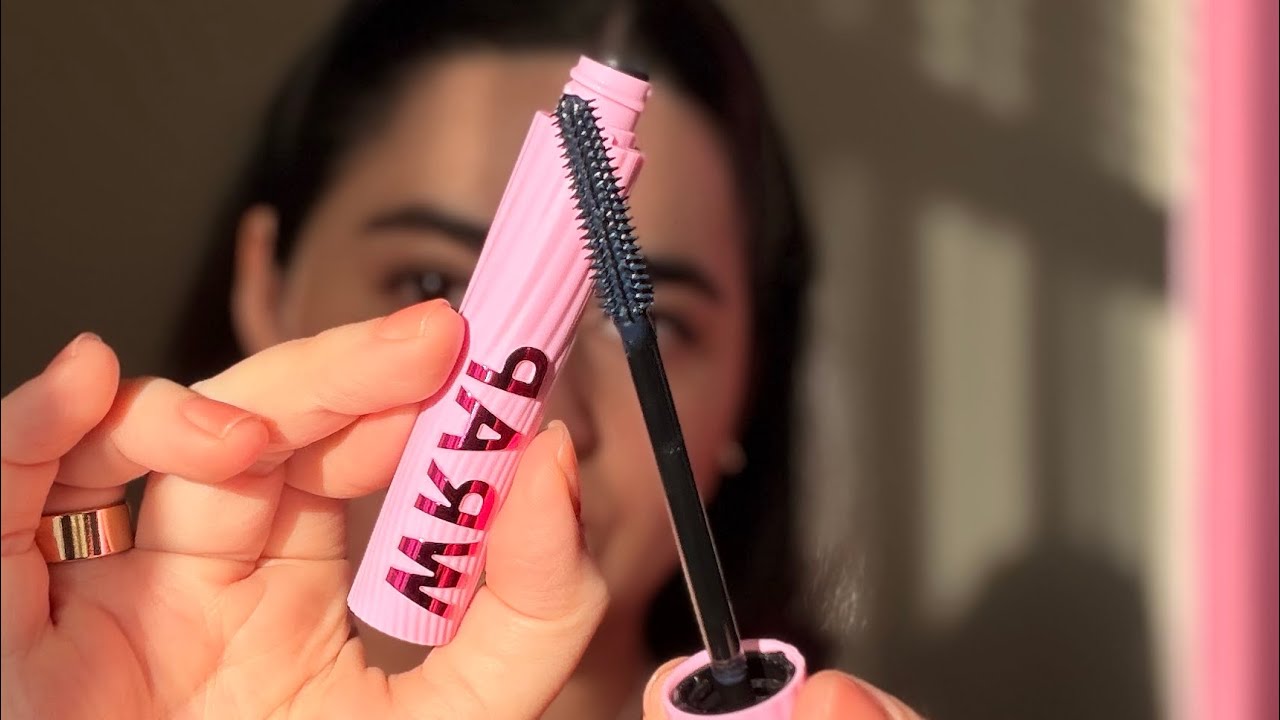 No flakes, no smudges, just pure lash magic  #covergirl #mascara 