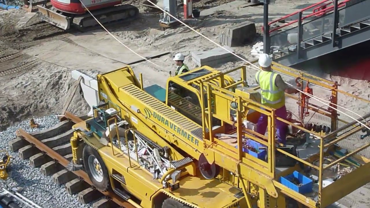 Inrijden spoordekken reizigerstunnel station Zwolle 2012
