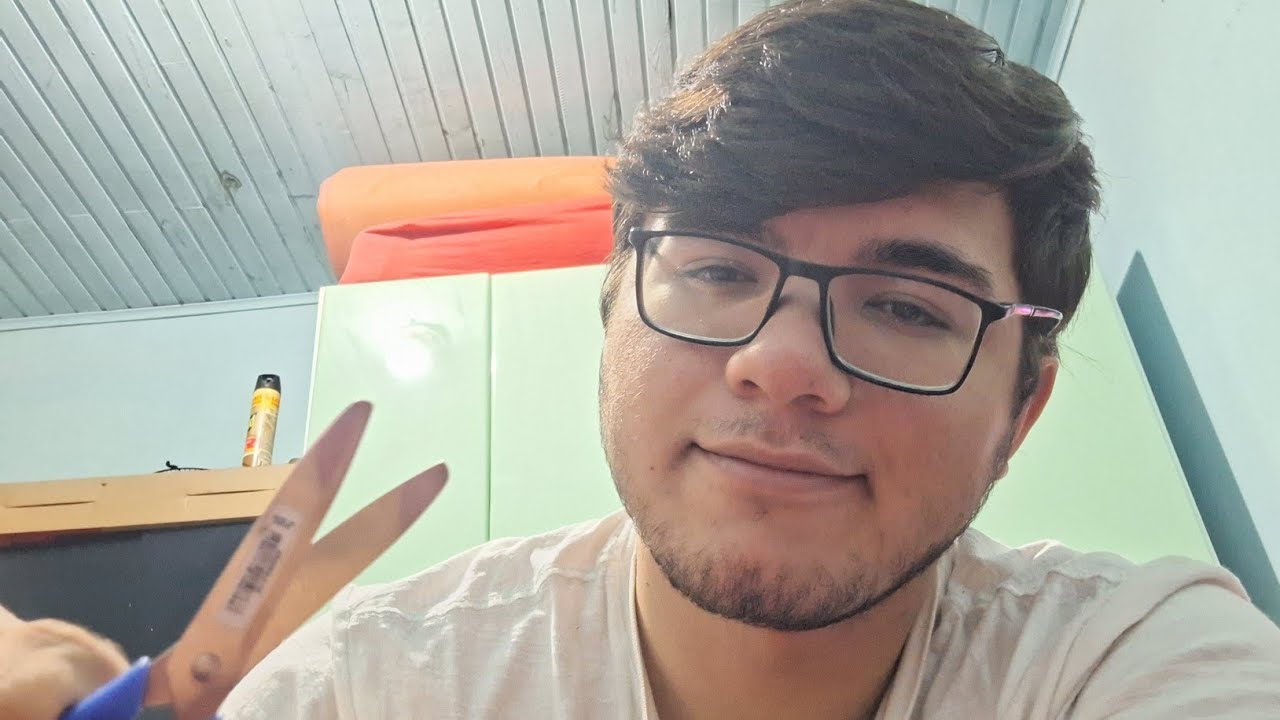 ASMR | Amigo cortando seu cabelo.