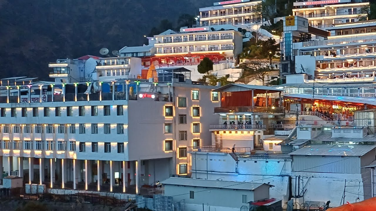 Maa vaishno devi katra Live Dharshan || नवरात्रि के पूर्व संध्या पर सजा मां का दरबार 🚩
