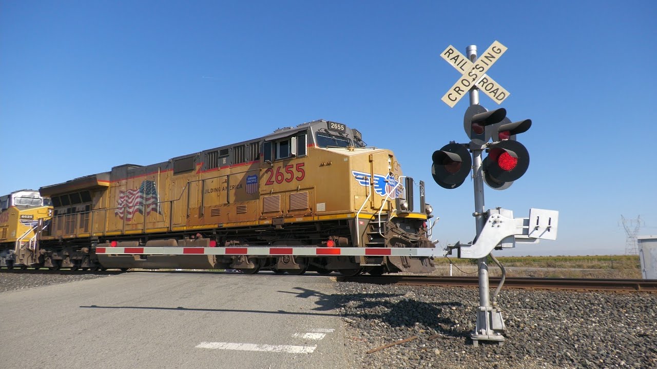 *New E-Bell, Very Early Activ* UP 2655 Grainer South - Virginia Rd. Railroad Crossing (Wheatland CA)