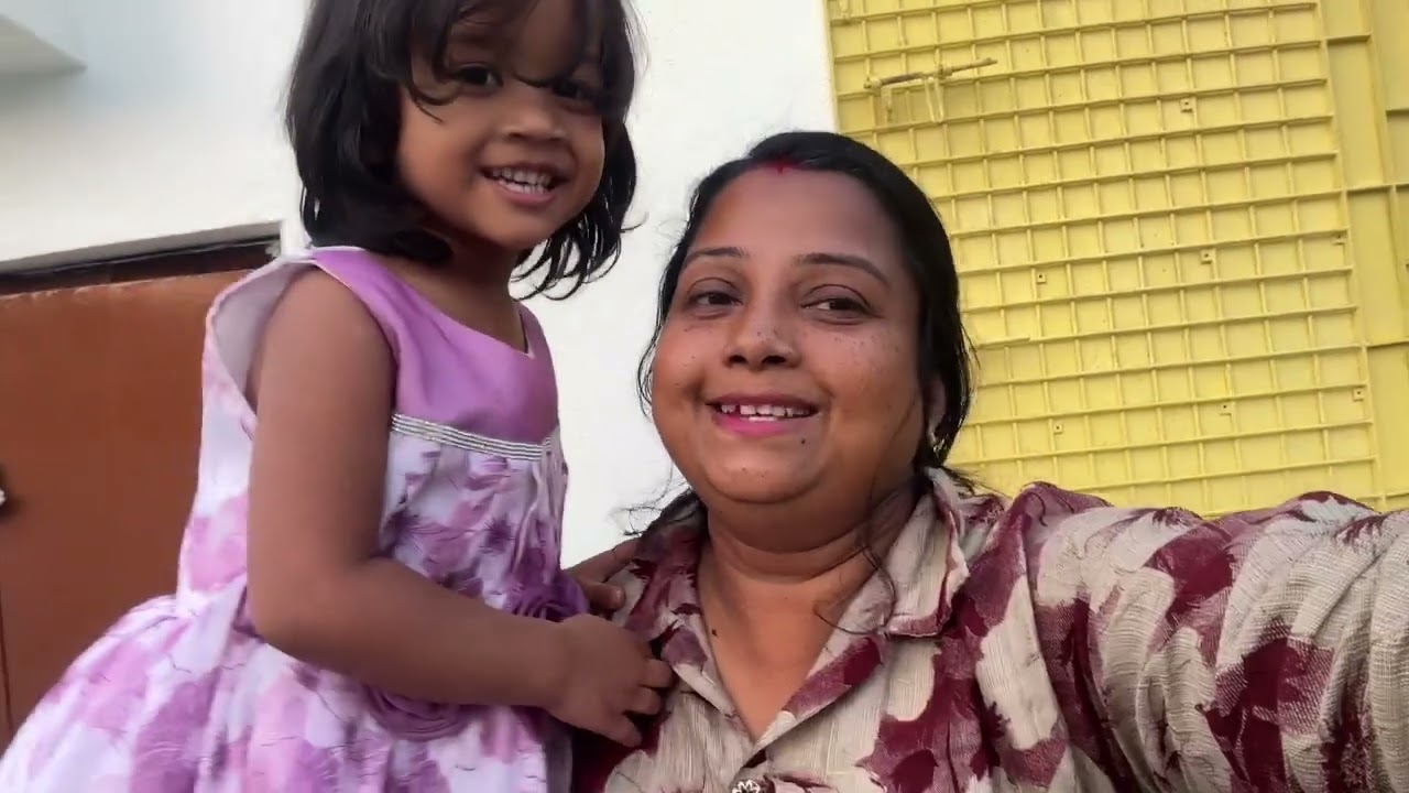 পড়ালেখা শুরু তাই রঙ করতে করতে লেখা শিখছে । 