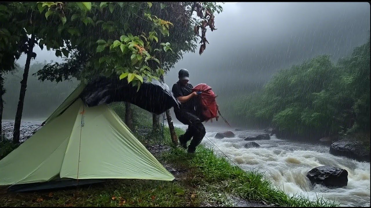 SOLO CAMPING IN HEAVY RAIN AND THUNDER // Struggling to build a shelter in the rain