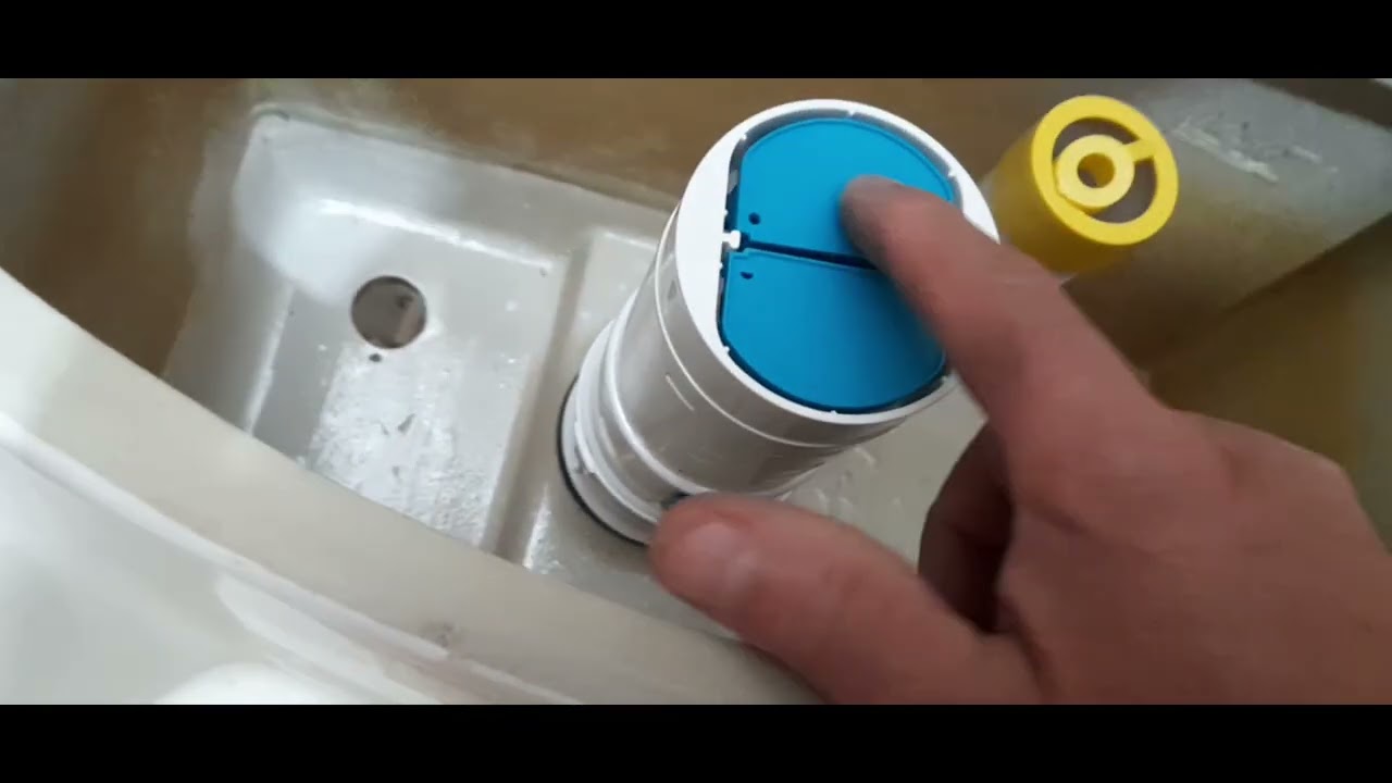 Cómo  cambiar  o reemplazar  juego de herrajes en retrete  o inodoro  de una pieza paso a paso . 