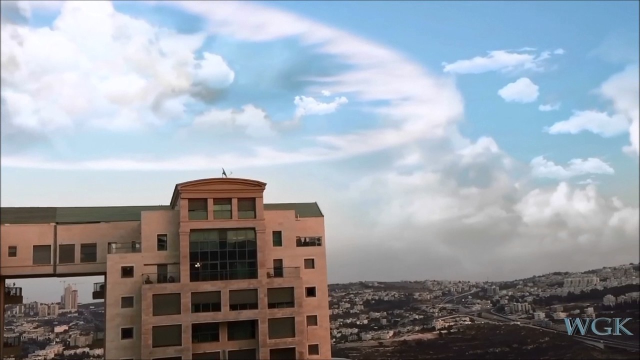 trąby i ognisty krąg z obłok&oacute;w nad Jerusalem 1.10.2016