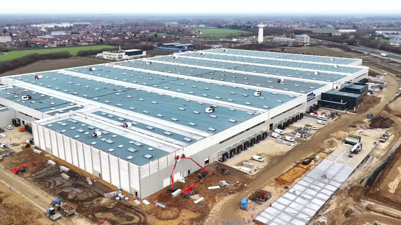 Dron sobrevolando la nave de Valenciennes (Francia). Febrero 2026