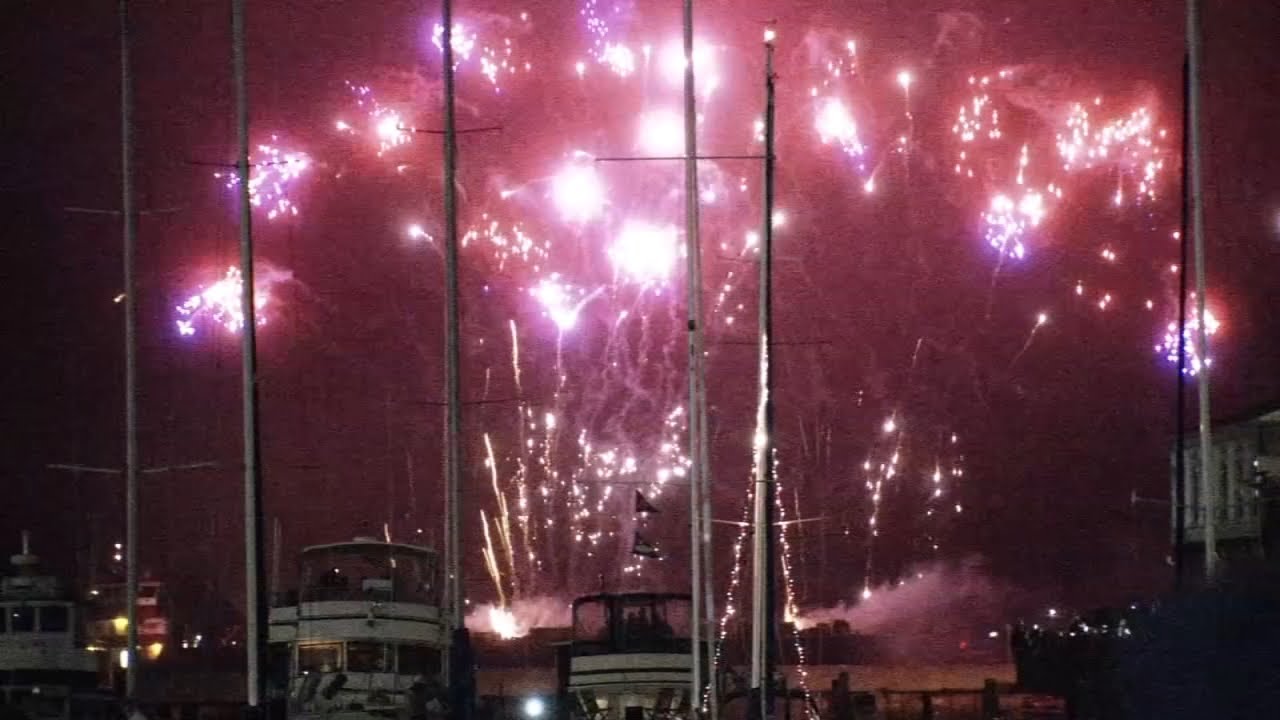 San Francisco's 2025 New Year fireworks show from Pier 39 cam