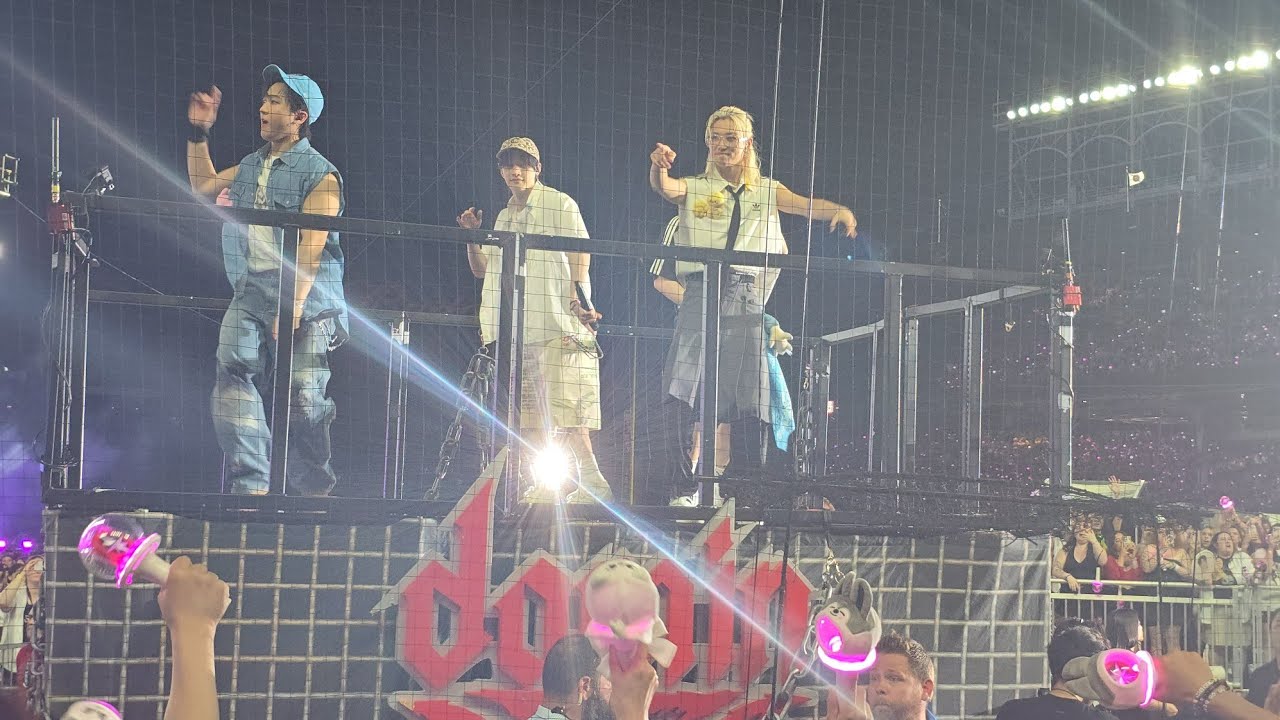 [fancam] Full Encore(plus Happy Birthday to Felix's mom with reaction)- Stray Kids DominATE Chicago