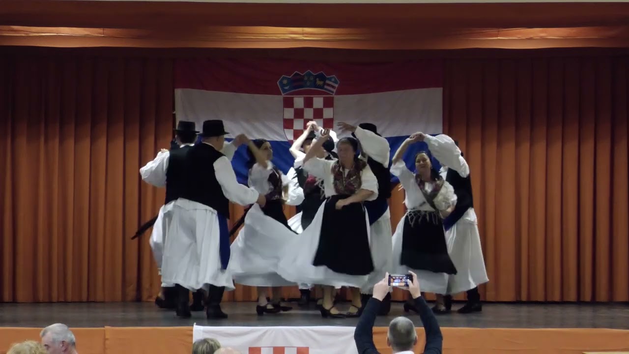Gradistyei t&aacute;ncok, plesovi iz Gradisce.  (HHE Koz&aacute;rmislenyi fell&eacute;p&eacute;s, 2023)