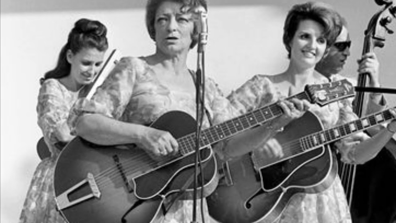 Cannonball Blues - Mother Maybelle & Helen Carter (Live 1975)