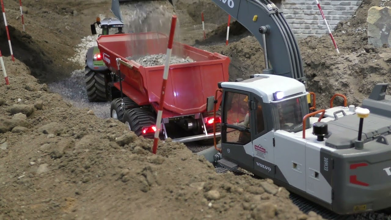 Volvo EC160E dismantling of the temporary road
