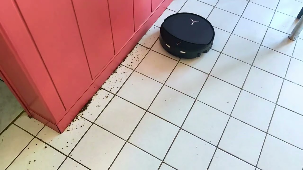 Démo du Deebot T90 Pro Omni : aspiration au niveau des plinthes