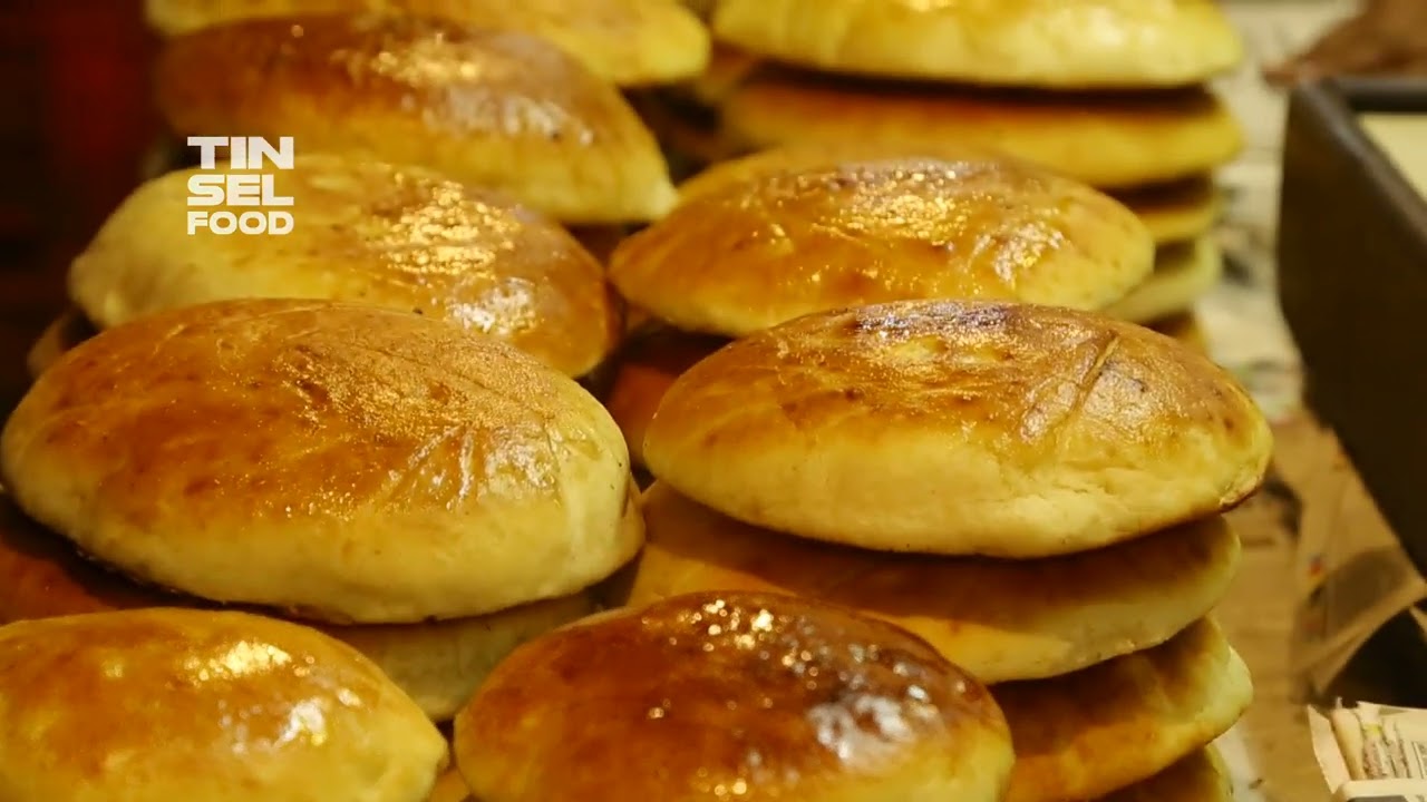 Lamba Pav &ndash; Khameeri Naan Flat Bread made in bakery in Mohammed Ali Road