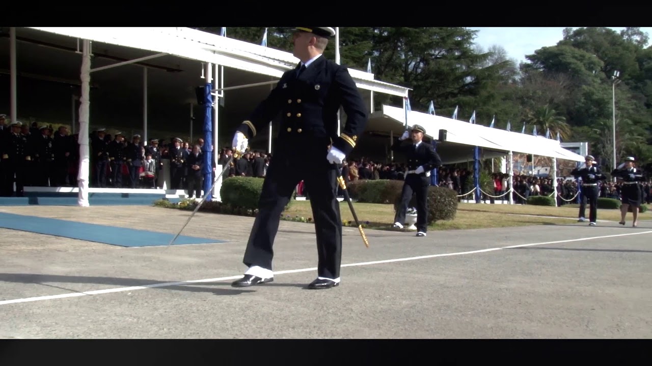 Los cadetes y aspirantes de la Prefectura Naval Argentina juraron lealtad a la bandera.