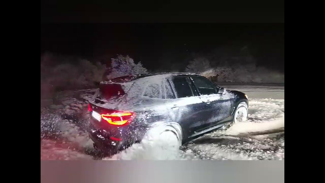 Bmw G01 M40I snow drift walk