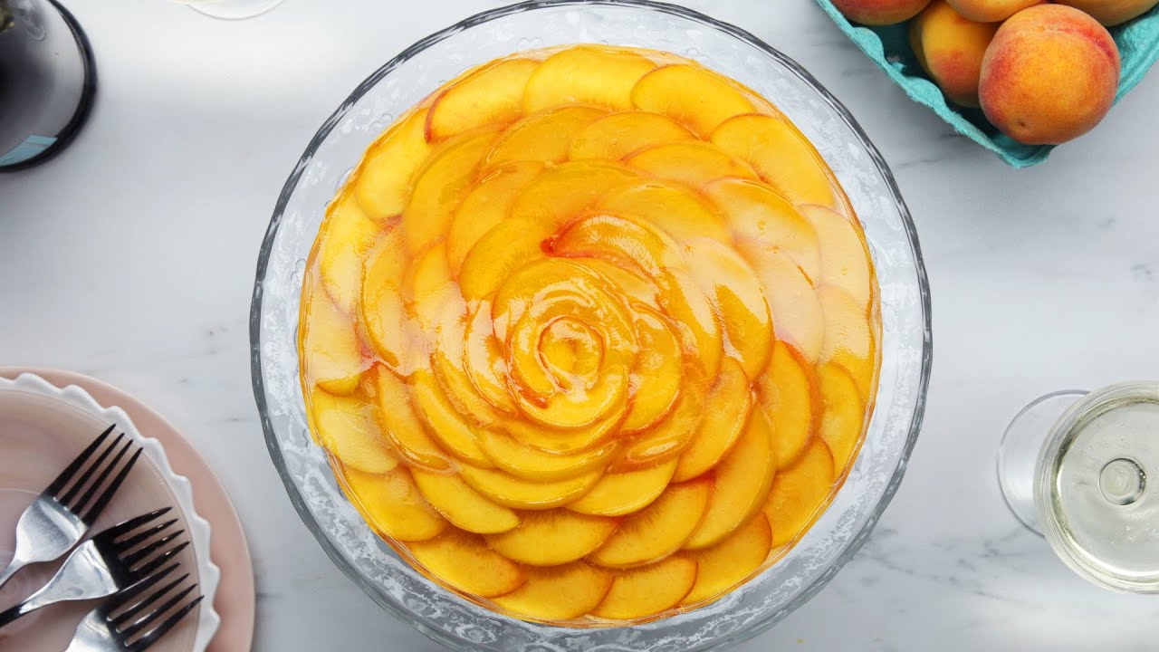 Peaches ‘n' Cream Cheesecake • Tasty