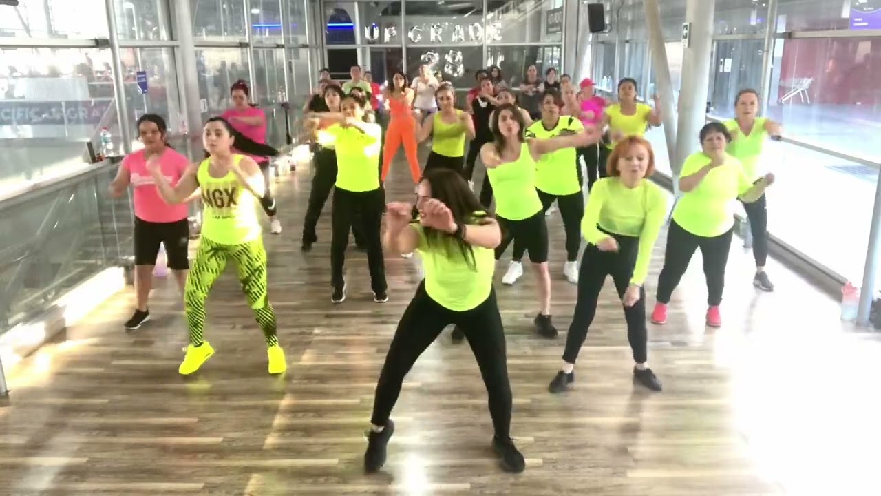 Coreografía Suave Mambo 🕺🏼💃🏻 #bailaquelavidaesunafiesta #baile #bailarcontigo #zumbadance
