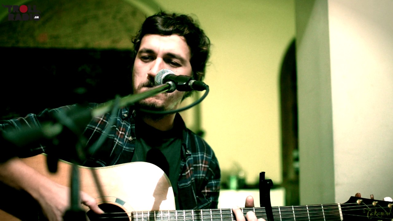 Moa Bones - Blues run the game (unplugged  @ trollradio.gr)