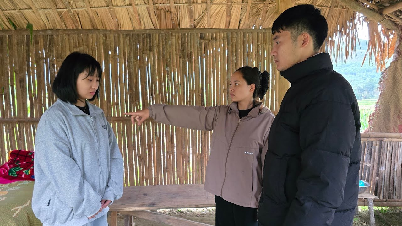 Tham went to see Ly Tu Lien, wanting Ly Tu Lien to stay away from Tiến.