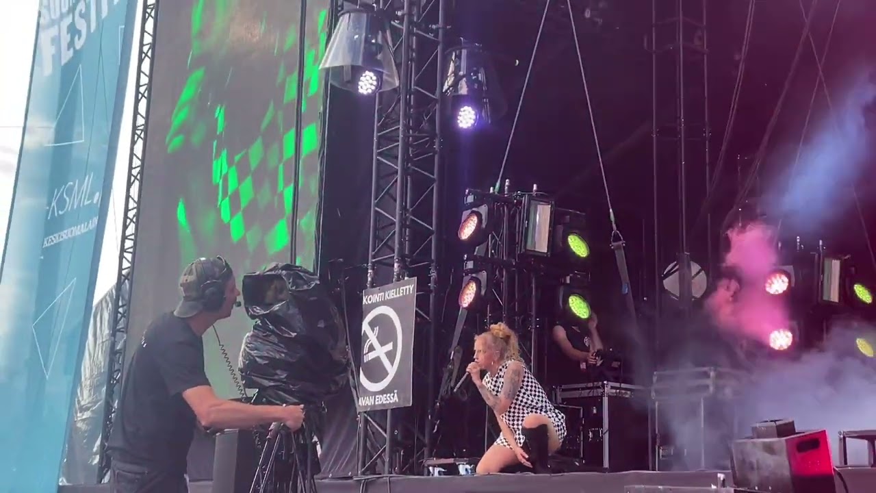 Haloo Helsinki! - Reiviluola (Suomipop Festivaali, Jyväskylä 15.07.2023)