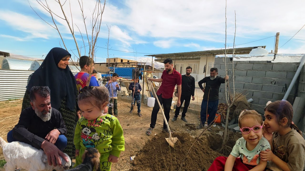 🌳🌲A Real Day in the Life of a Big Village Family in Iran 🌿🏡👨&zwj;👩&zwj;👧&zwj;👦