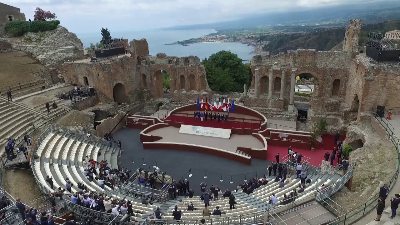 La foto di famiglia del Summit G7 Taormina (26/05/2017)