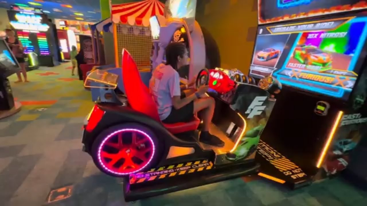 Fast & Furious Arcade Gameplay - Raw Thrills Double Screen Racing Game