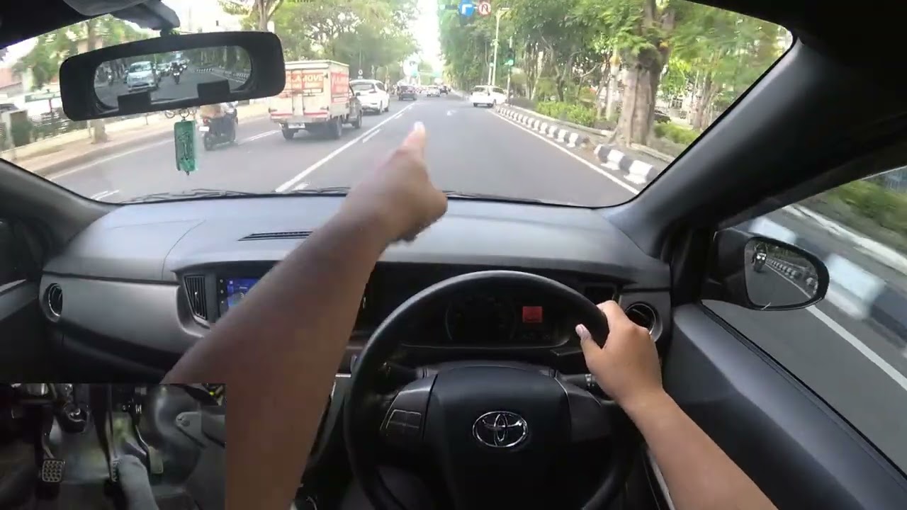 Saat Traffic Light Mati Tetap Waspada dengan Kendaraan Lain yang Berbeda Arah