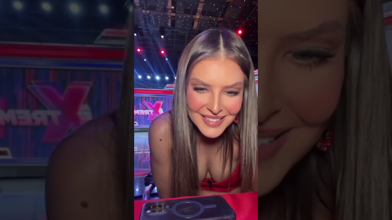 Vanessa Claudio mostrando mucho escote no te lo pierdas