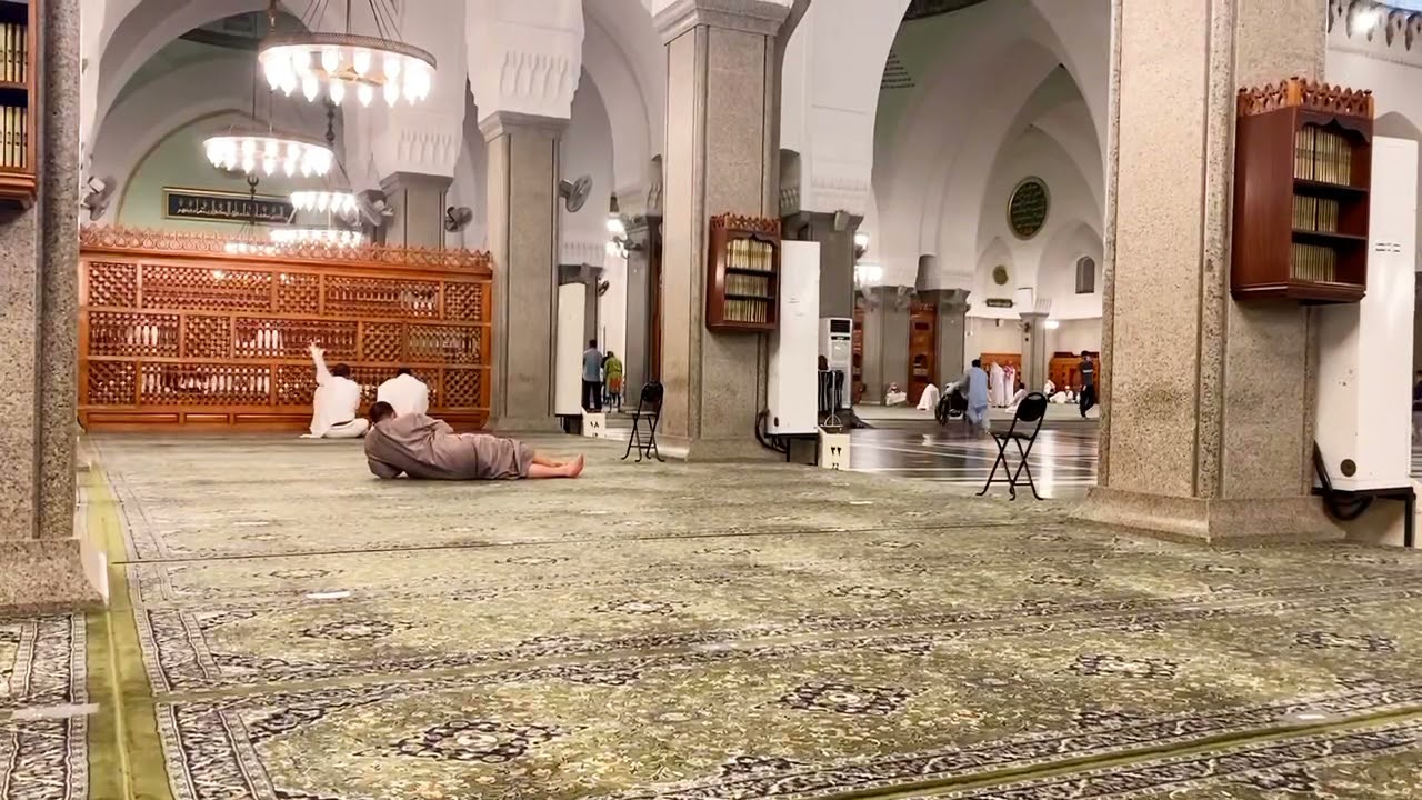 Keutamaan pahala solat di  Masjid Quba,  Madinah,  seperti pahala ibadah umroh