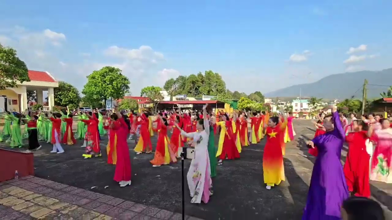 Mùa xuân đầu tiên Đồng diễn đẹp ở miền núi Tánh Linh