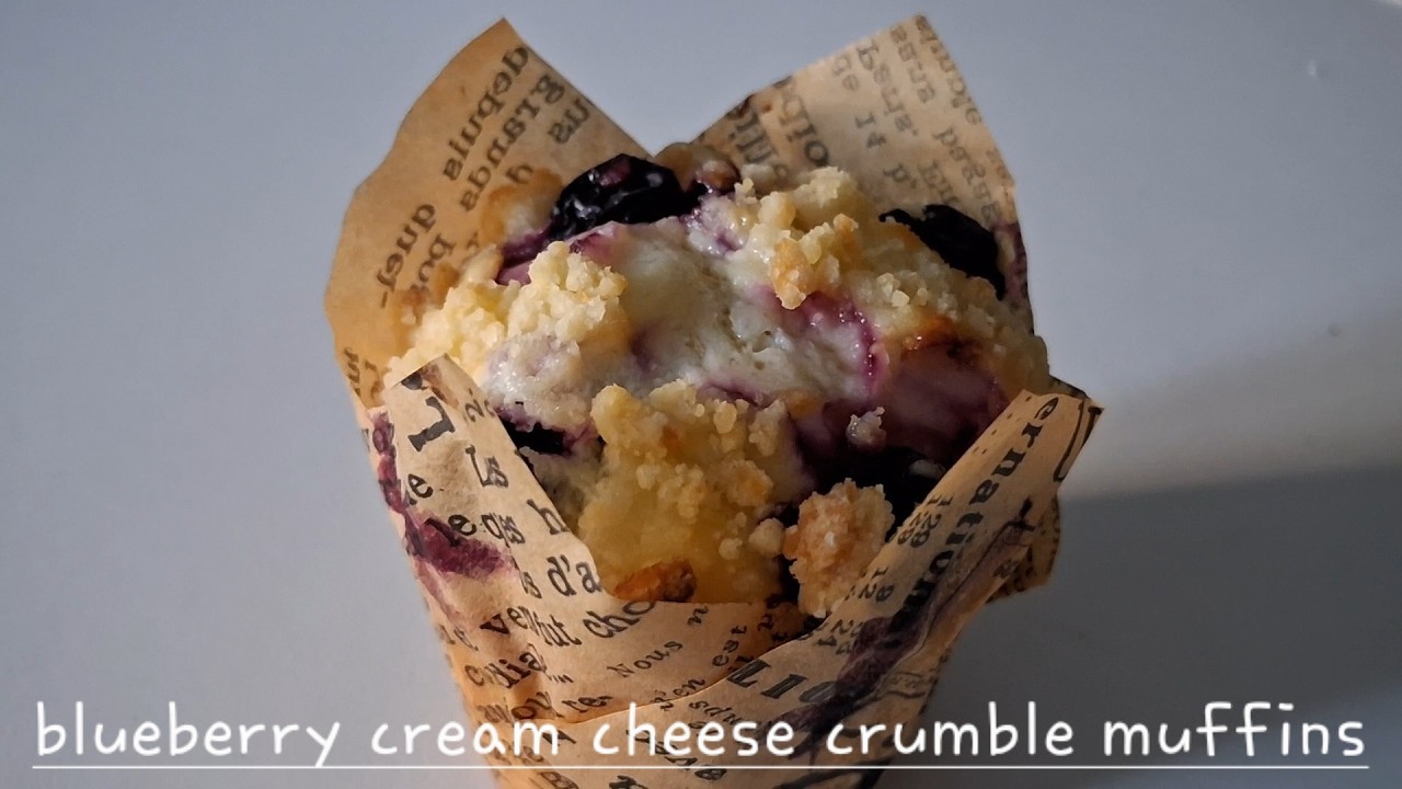 blueberry cream cheese crumble muffins ❤︎⁠