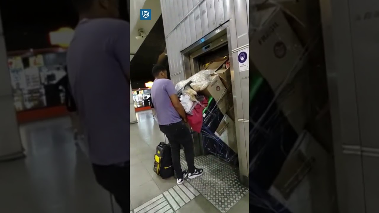 A tres d&iacute;as de prohibici&oacute;n: Usuario casi colapsa ascensor del Metro con abultada carga