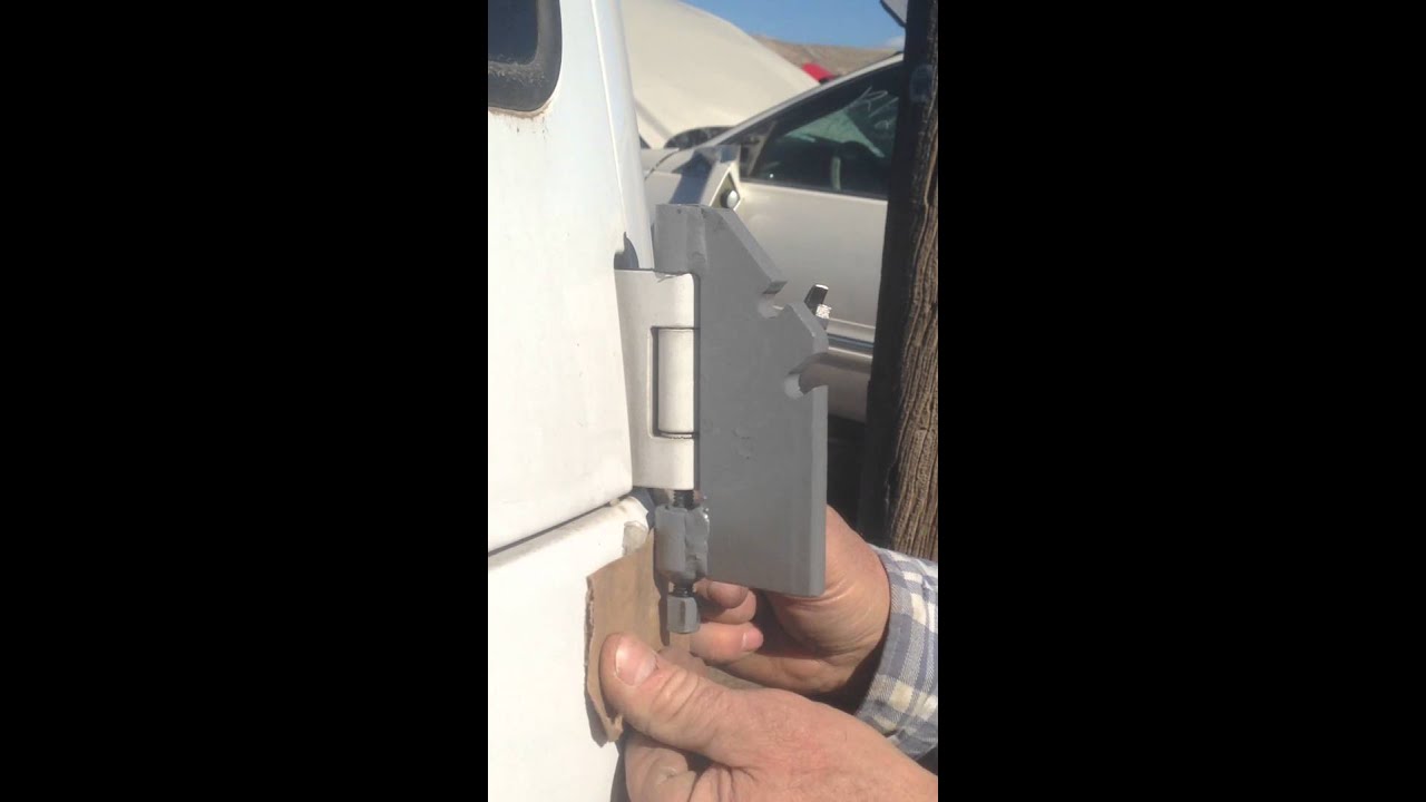 How to remove rear / barn doors on Chevy Astro and safari vans.