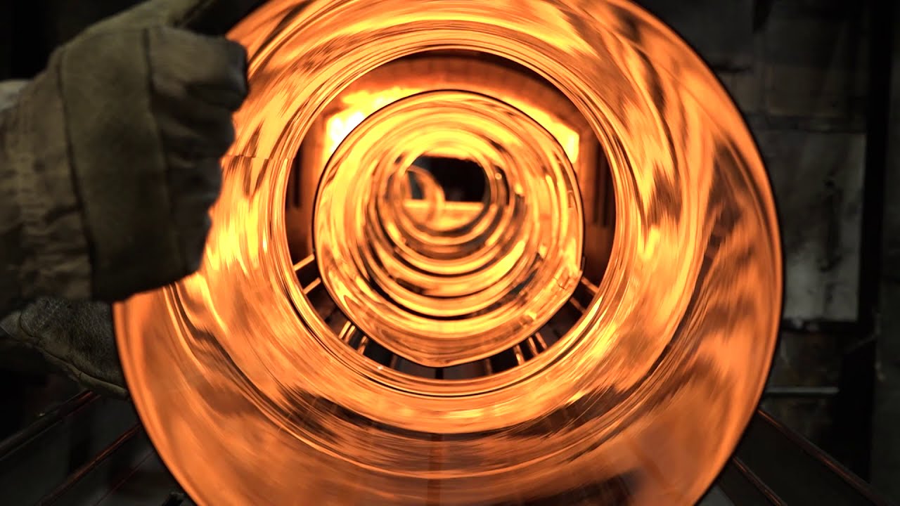 LUMINOUSNESS – Glashütte Lamberts –  Ein Film von Jakob Schleiter / Mundgeblasenes Flachglas