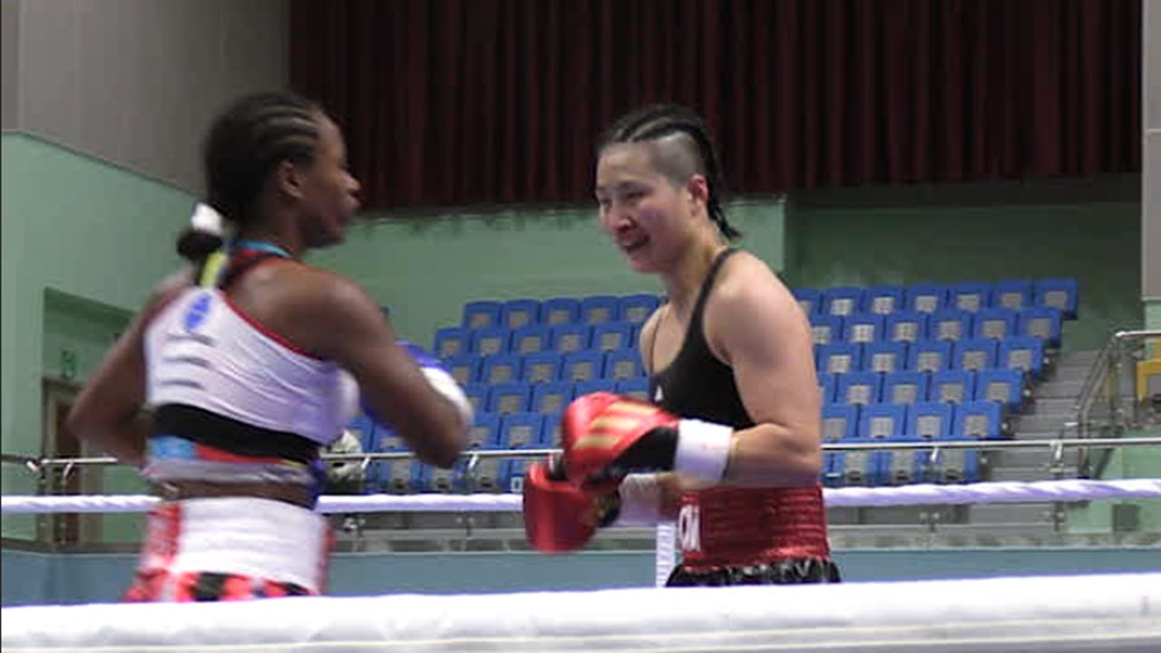 코피가 흐르는데도 웃으면서 때리러 돌진하는 WBC 3위 신보미레