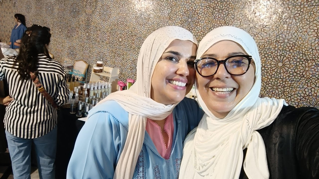 منى التاويل كما لم تروناها من قبل .شوفوا على إقبال على الشال ديالها.لبسات جلالبي حمقوها وتاوها🙏🤲♥️