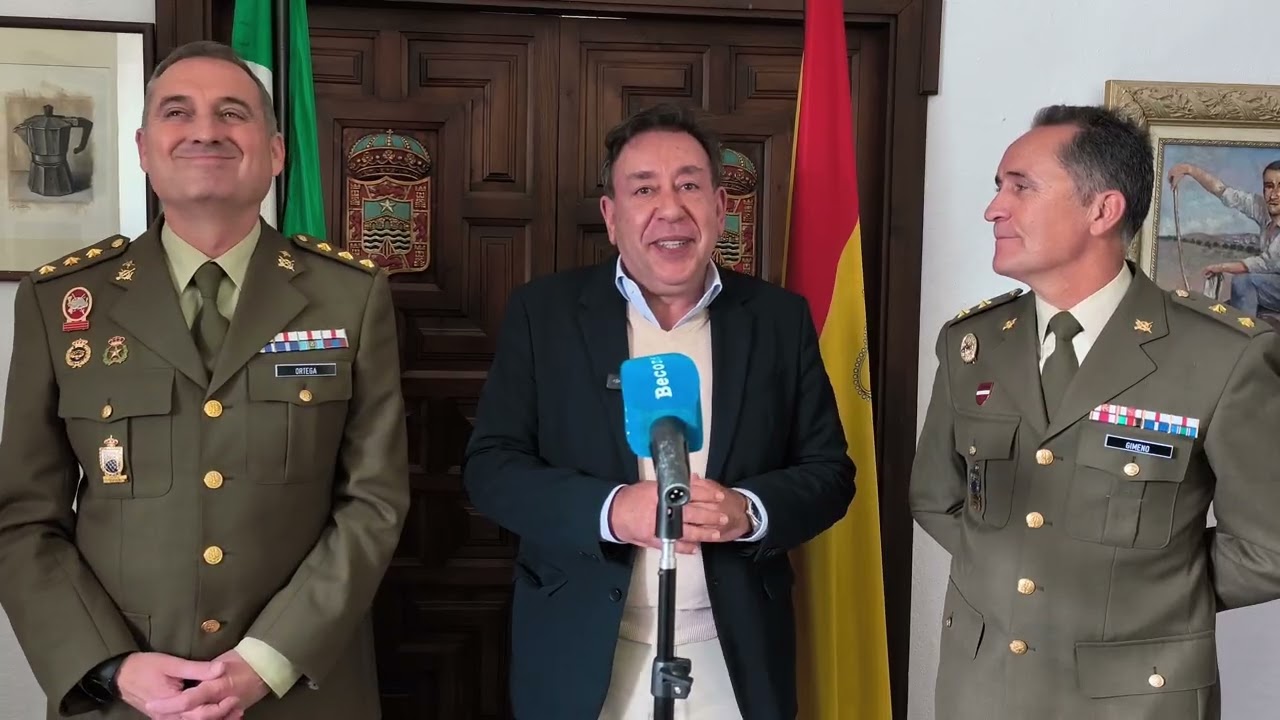 VISITA INSTITUCIONAL DEL SUBDELEGADO DE DEFENSA Y EL TENIENTE CORONEL AL AYUNTAMIENTO