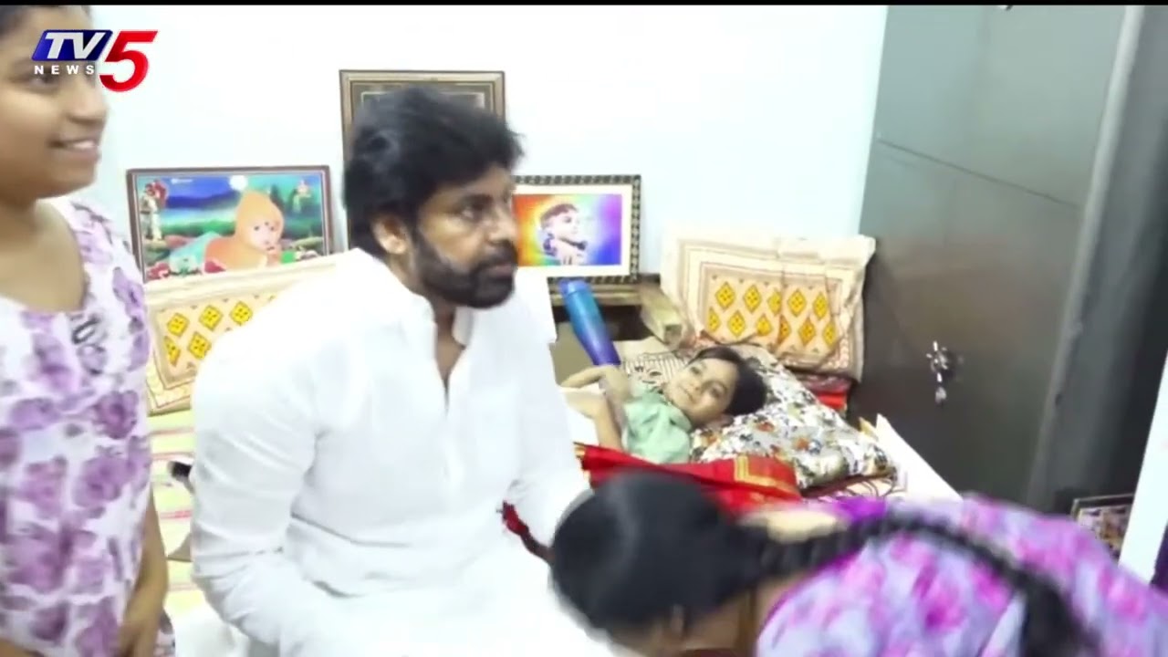 Pawan Kalyan Surprise to his Little Fan | Warangal | TV5 Entertainment