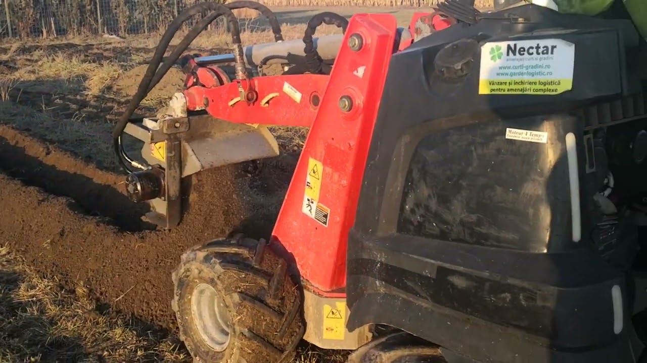 Ditch Witch R300 Zahn cu atașament de săpat șanțuri