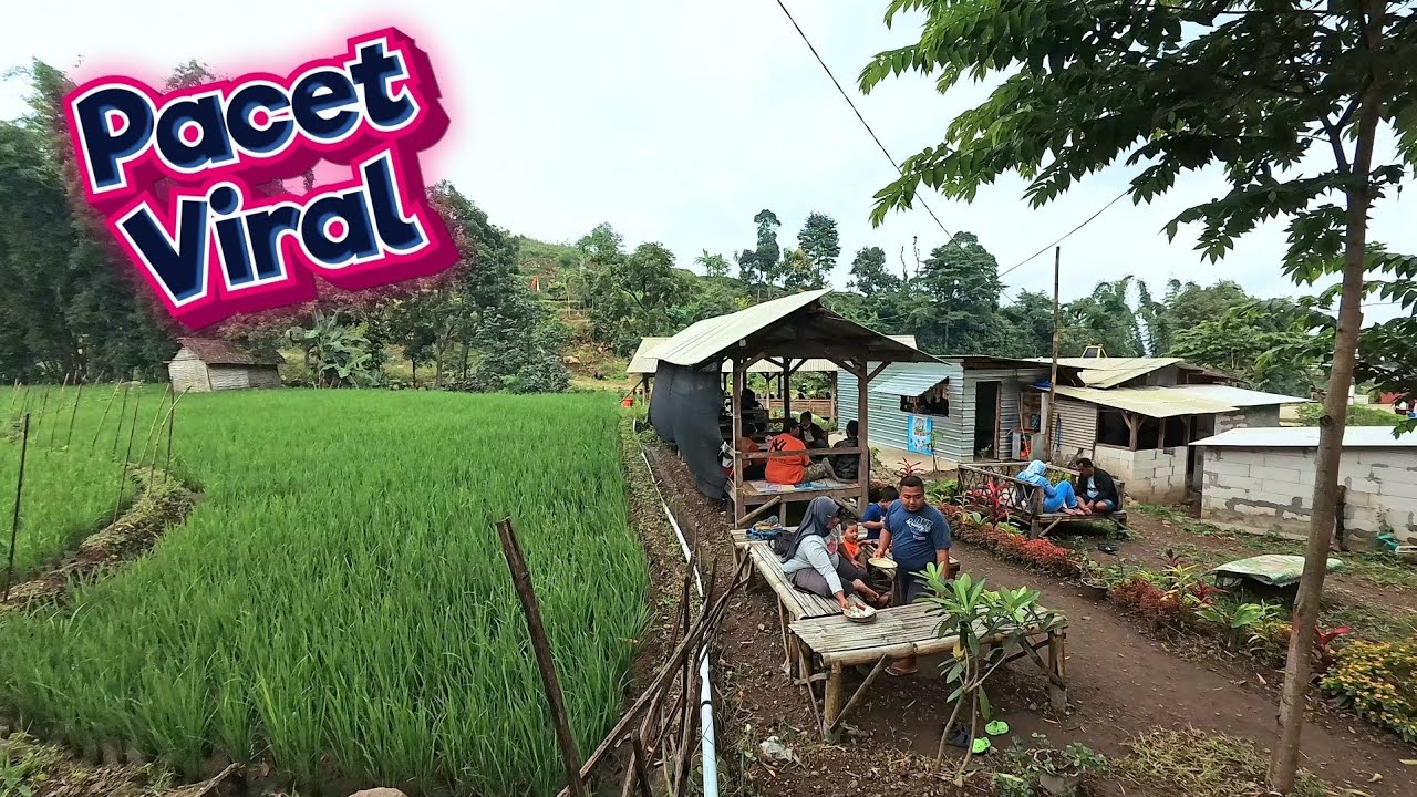 Warung Adem Ayem di jalan Made Pacet