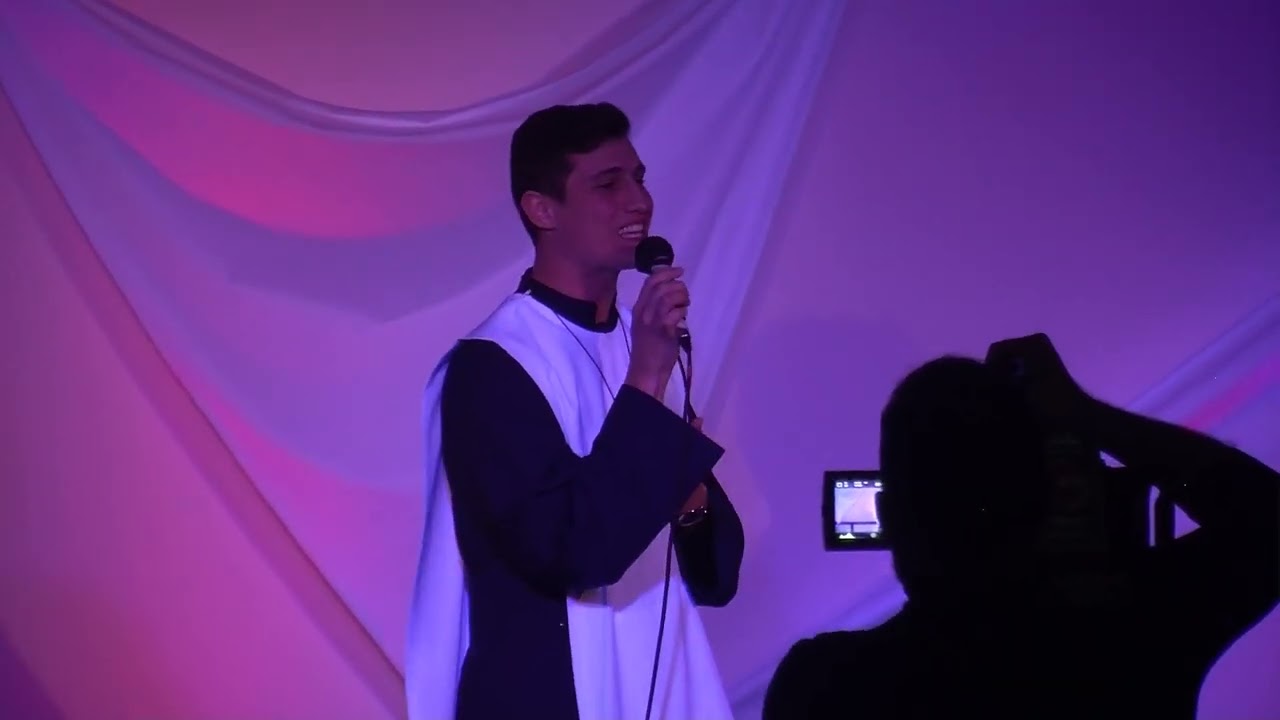 1°Festival di Sanremo della Canzone Cristiana il vincitore  Fra Vinicius canta Vale la Pena