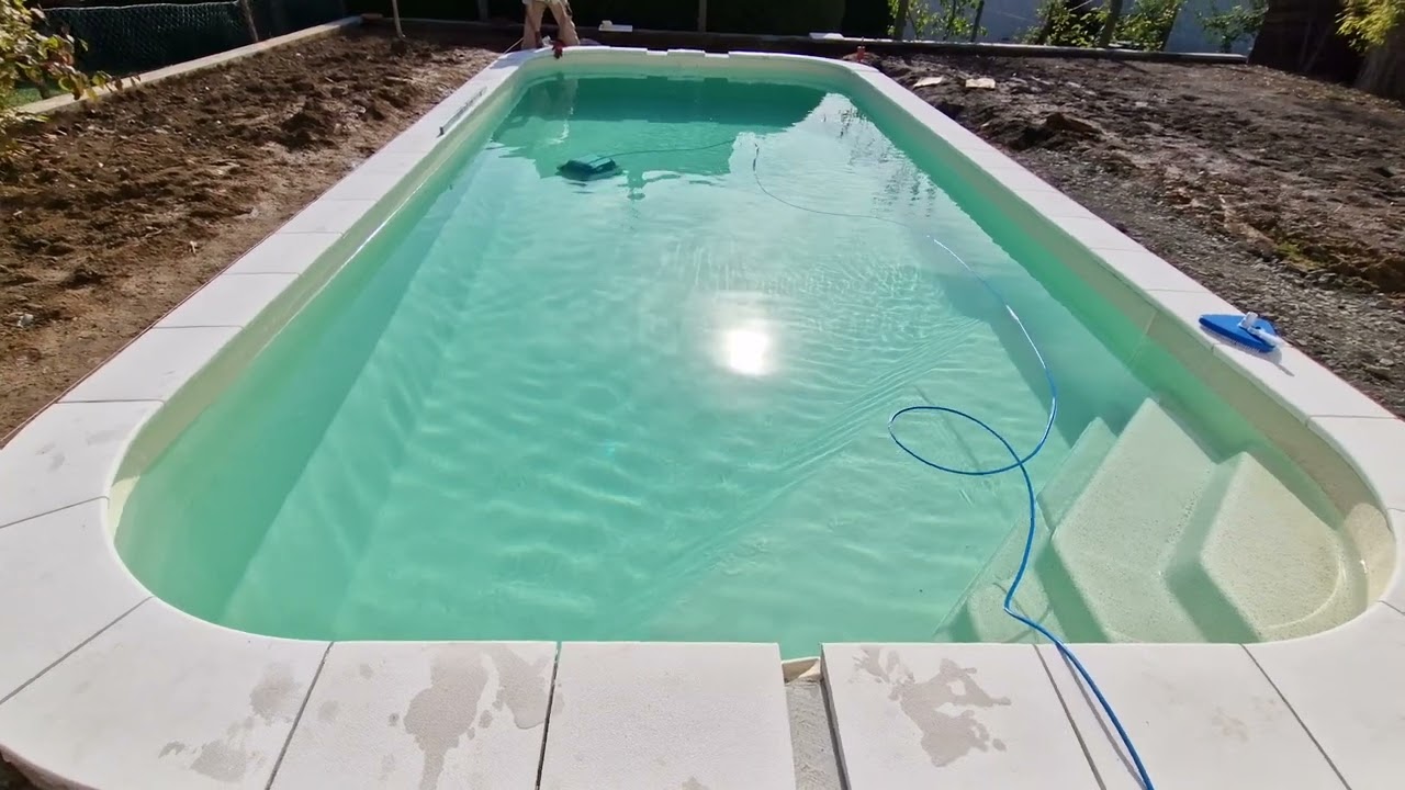 Der waterair Roboter macht es möglich: Pool und Seitenwände gleichzeitig reinigen
