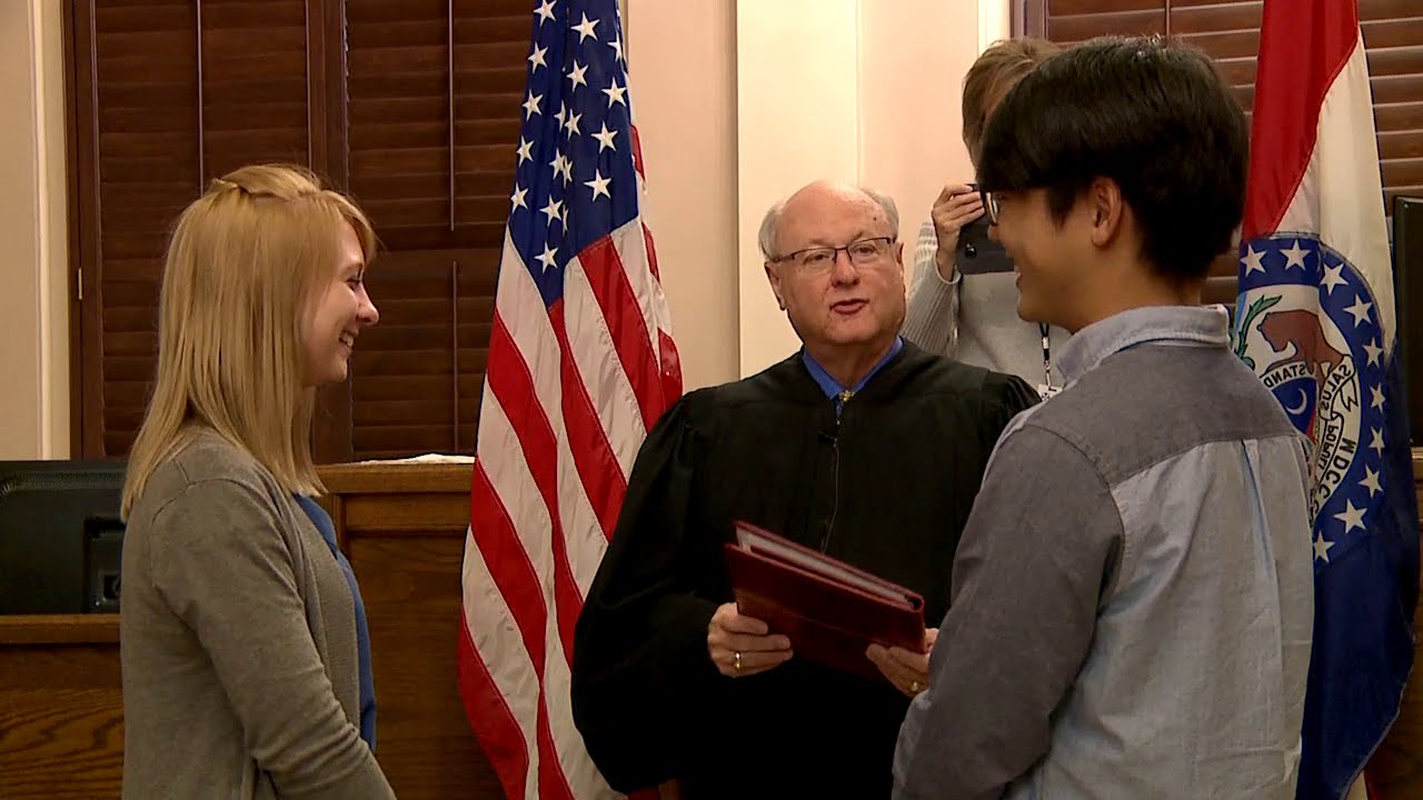 License to Wed: Municipal Marriage in Columbia