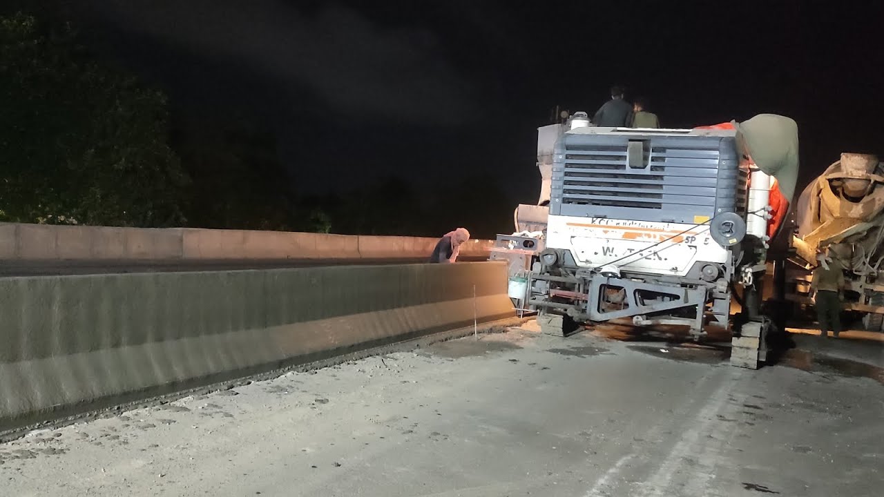 Automatic Crash Barrier laying machine | Crash Barrier 900mm Height | Crash Barrier Laying |